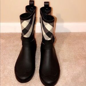 **AUTHENTIC** Women Burberry rain boots